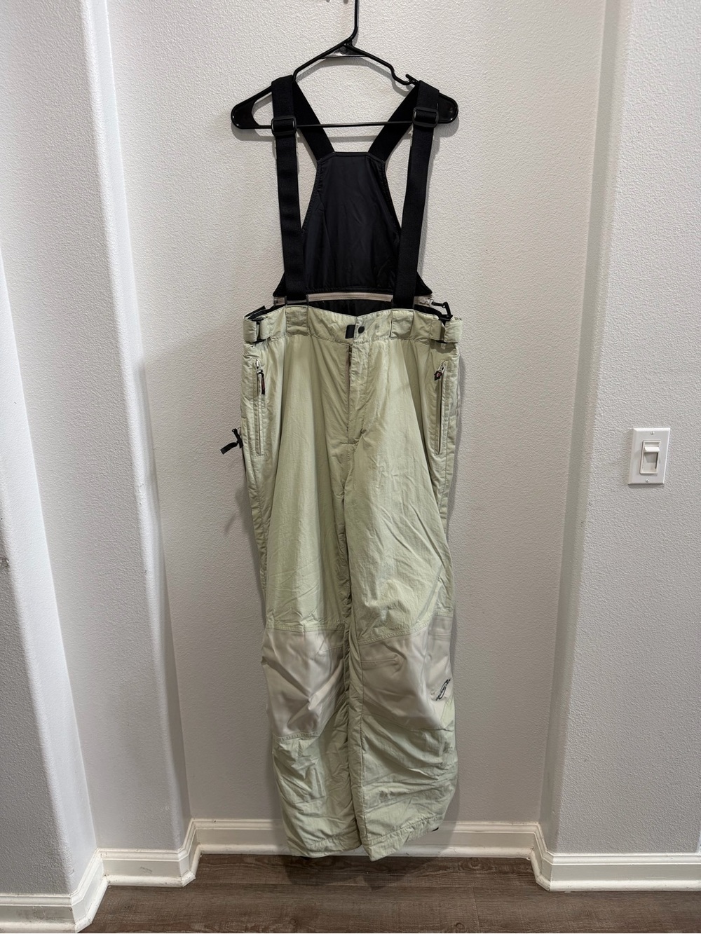 Obermyer skii bibs Men's Sage Green Snow Bib Pants with Black Suspenders size
